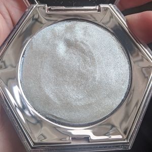Fenty Beauty Diamond Bomb Highlight
